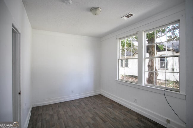 Building Photo - 402 Boulevard St