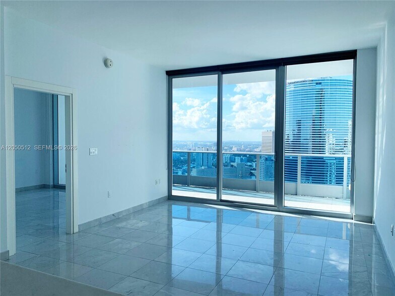 Building Photo - 200 S Biscayne Blvd