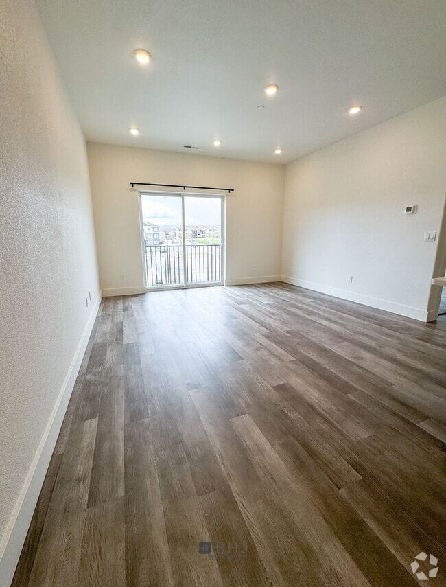 Building Photo - BRAND NEW Pet Friendly 1 bed/ 1 bath apart...