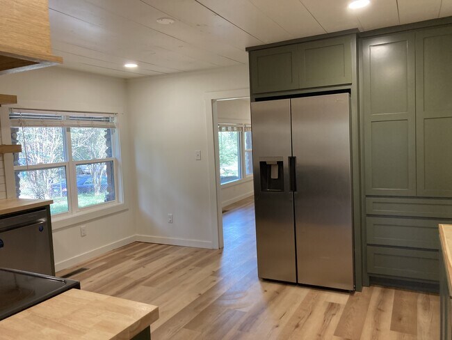 Building Photo - 10722 Revis Hill Rd