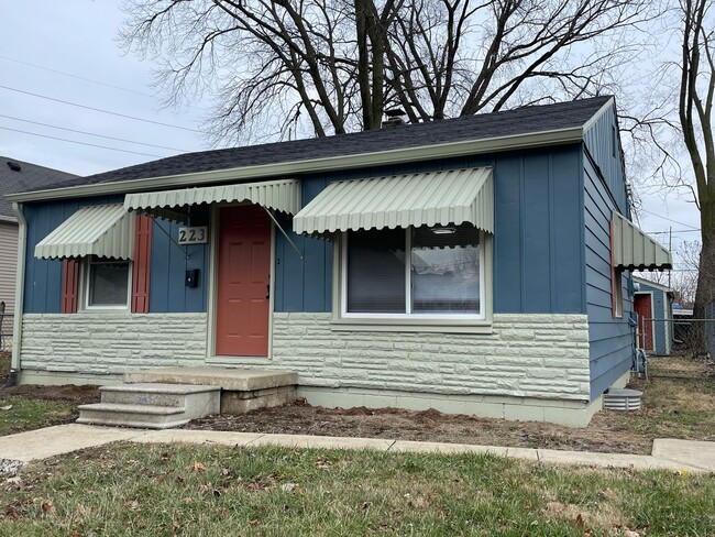 Building Photo - Charming 3-Bedroom Home Near Downtown Indi...