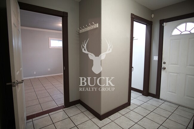 Building Photo - 211 E Harmon Dr