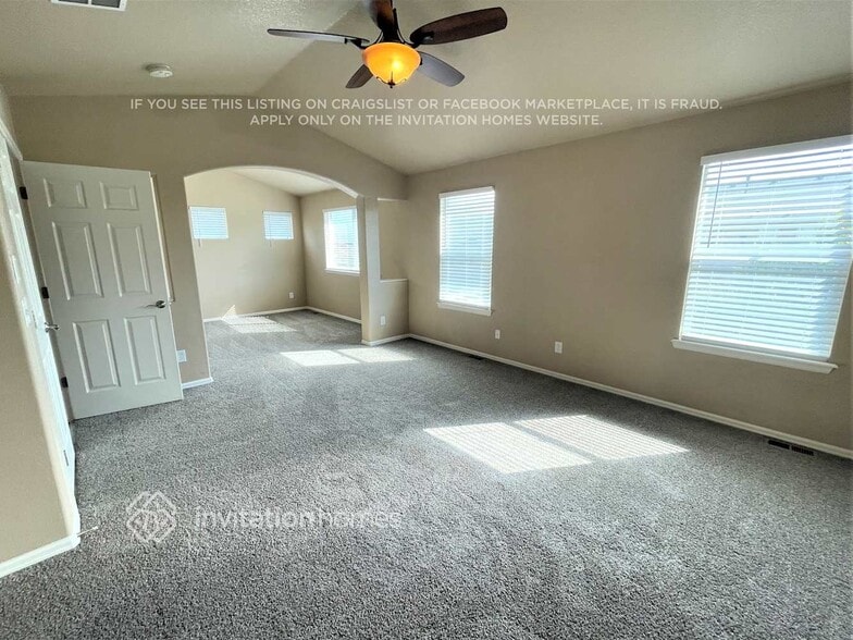 Building Photo - 12386 Roslyn Way