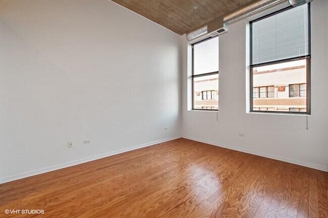 Building Photo - 758 N Larrabee St