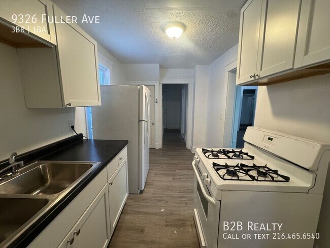 Building Photo - 9326 Fuller Ave