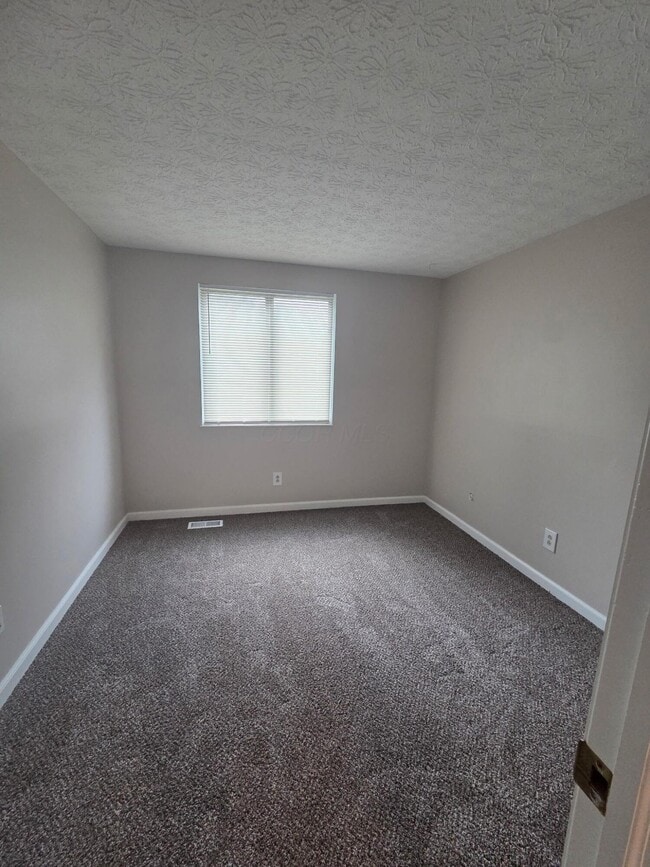 Building Photo - 5225 Wolf Run Dr