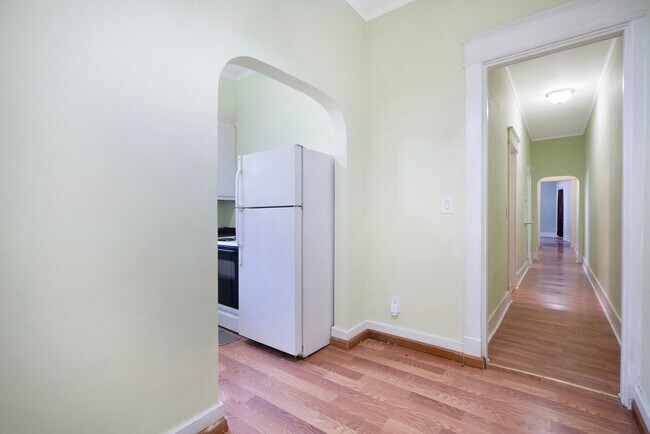 Building Photo - 2008 S Main St