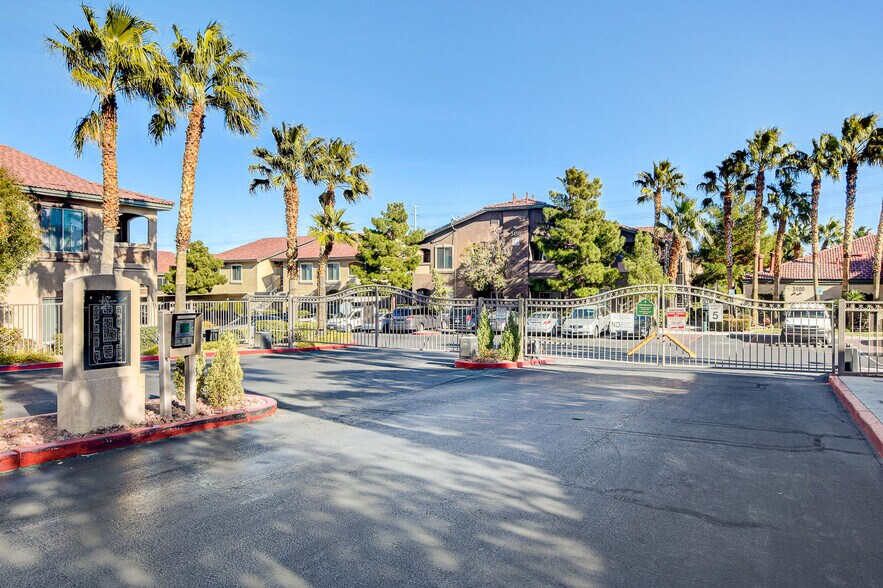 Building Photo - 3351 Indian Shadow St