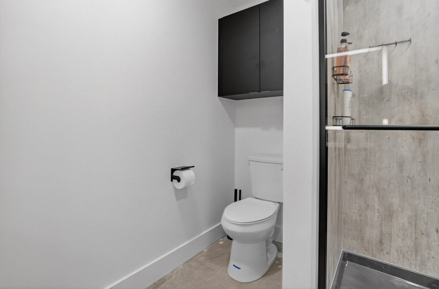 Building Photo - 100 W 5th St