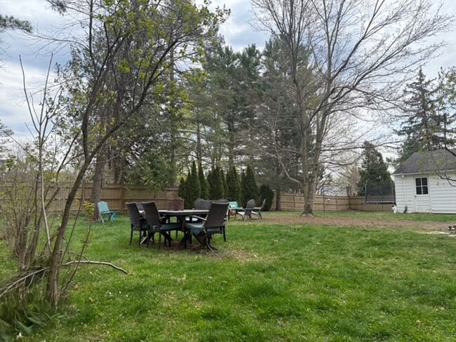 Building Photo - Beautiful Single Family Home In The Heart ...