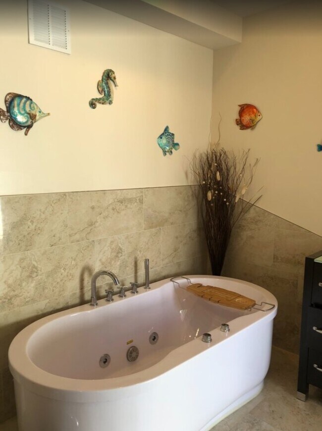 Building Photo - 4300 N Ocean Dr