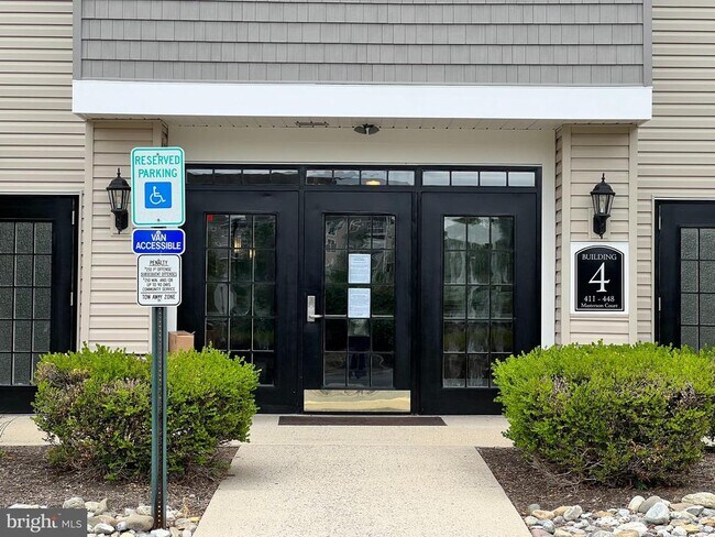 Building Photo - 422 Masterson Ct