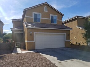 Building Photo - Lovely 2 story home Madre Mesa South Community