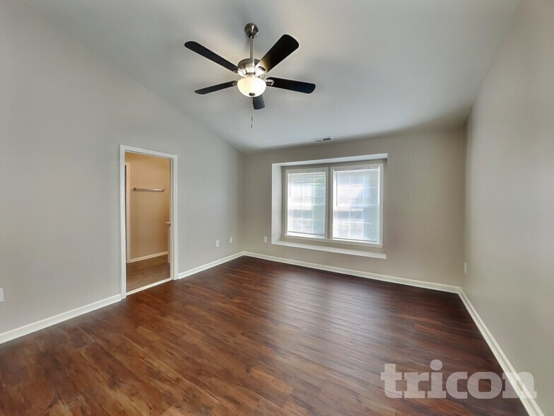 Building Photo - 10247 Hugue Way