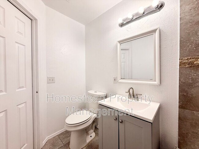 Building Photo - 4101 SE 42nd St