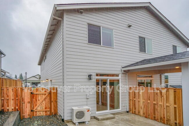 Building Photo - 2215 E Badger Wy