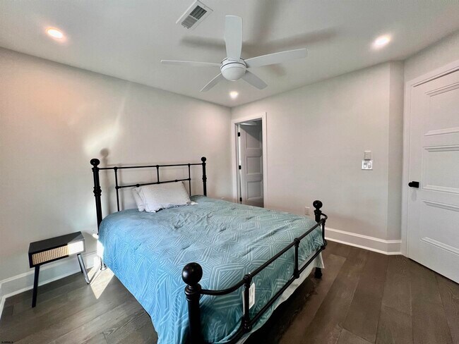 Building Photo - 16 A S Fredericksburg Ave