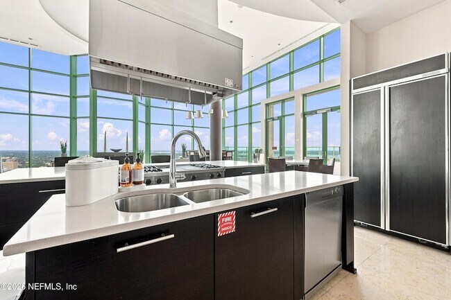 Building Photo - 1431 Riverplace Blvd