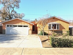 Building Photo - Desirable Mountain View 4 Bed 3 Bath Home ...