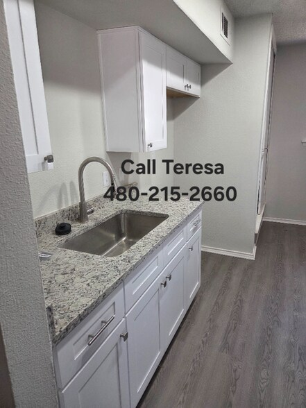 Building Photo - 4325 Chestnut Dr