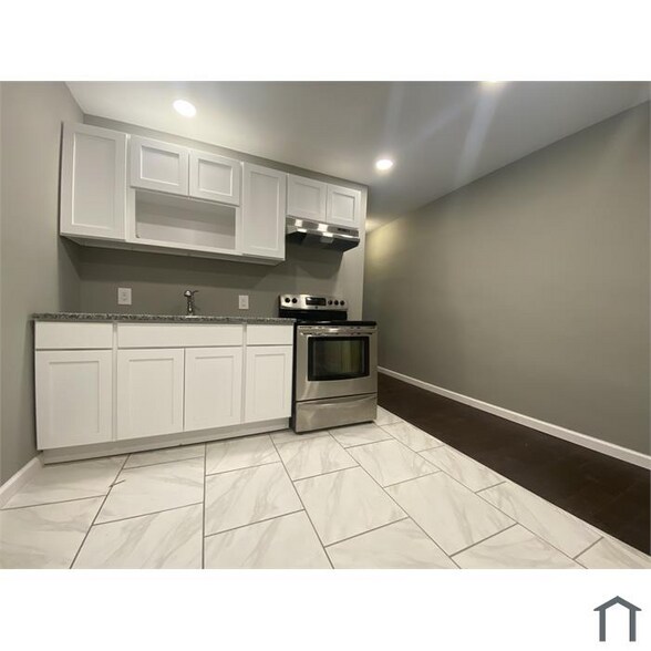 Building Photo - 59 N 61st St