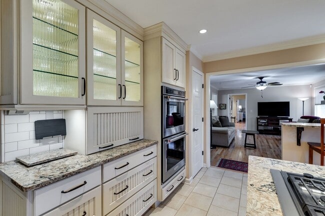 Building Photo - Shy's Hill Road Rental