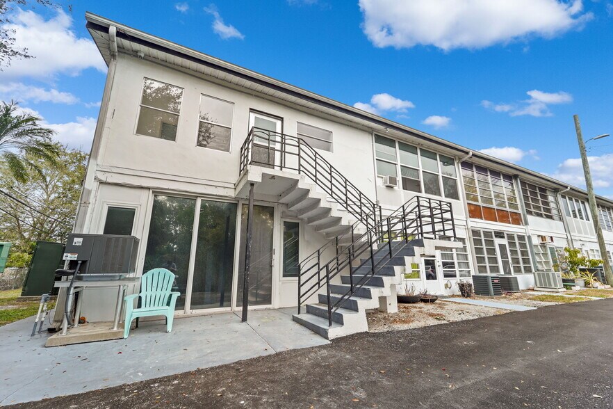 Building Photo - 1345 Drew St