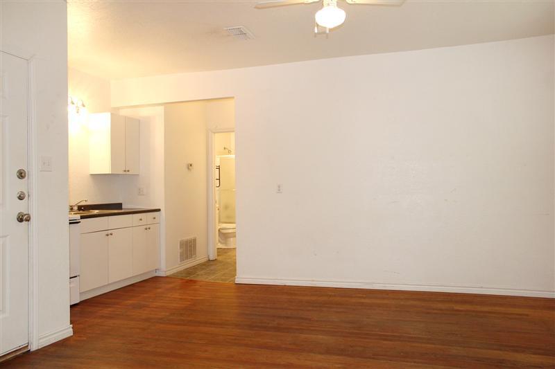 Building Photo - 940 W Tarleton St