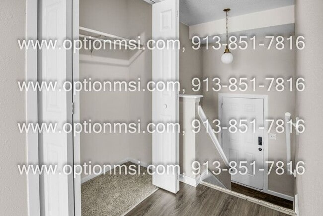 Building Photo - **Spacious 2-Bedroom Duplex in a Cul-de-Sac!**