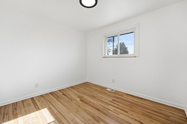 Building Photo - Beautiful 4-bedroom, 2-bathroom home located in the vibrant city of Westminster,