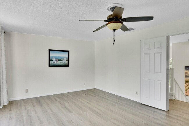 Building Photo - 3354 Greenview Terrace W