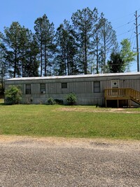 Building Photo - 2 Bdrm/2 Bath Mobile home on private road ...