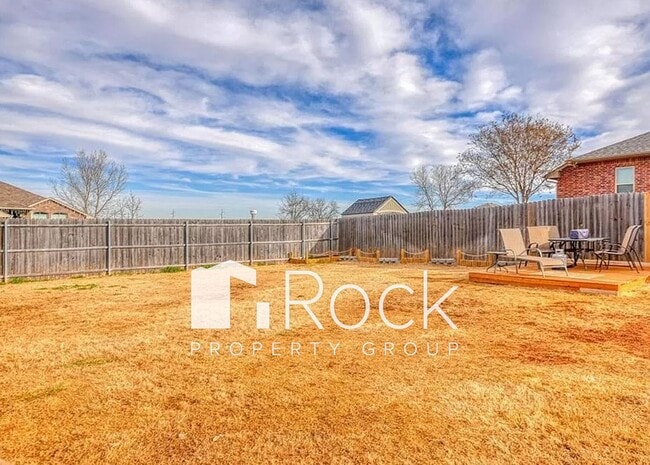 Building Photo - 3 Bedroom Home in North Norman with New Carpet **Move in by January 1st and enjoy HALF OFF your f...