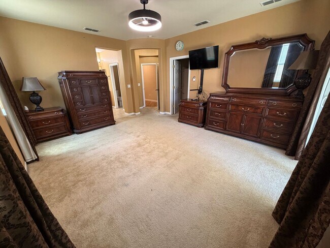 Building Photo - Spacious 4-Bedroom Elk Grove Home with Updated Kitchen, Quartz Countertops! VIEW TODAY!