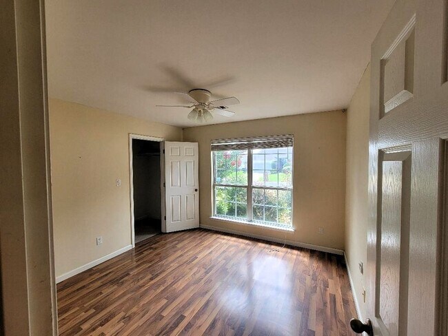 Building Photo - Charming and specious   3BR House in Bryant