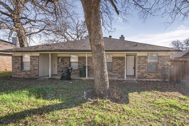 Building Photo - Affordable South Arlington