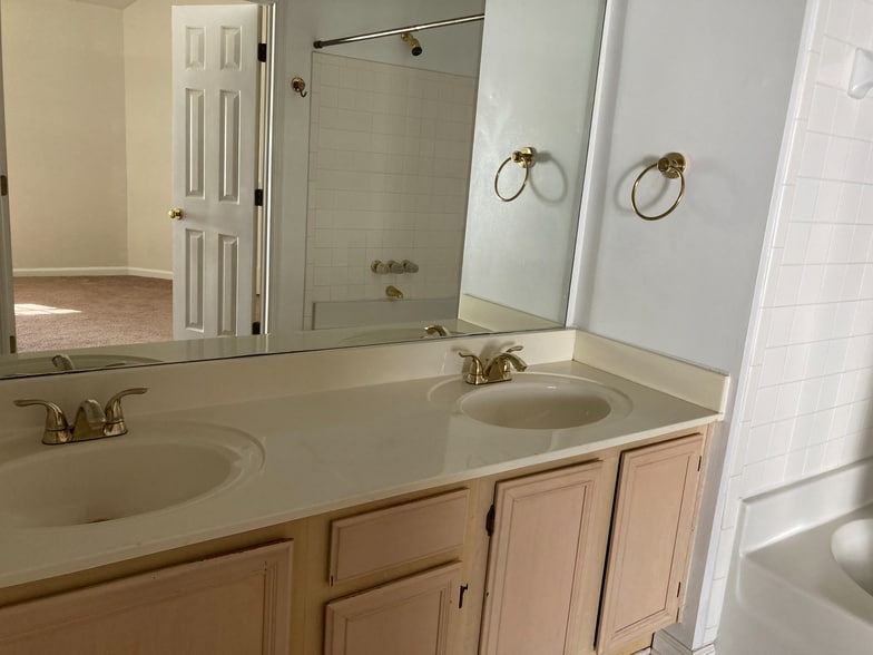 Building Photo - 3130 Ashbury Ln