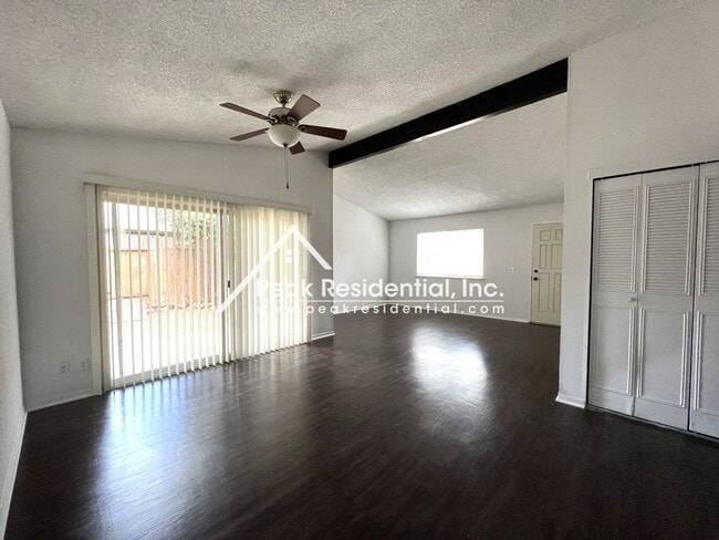 Building Photo - Charming 2 bd/1 ba Citrus Heights Duplex!