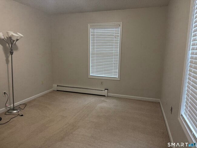 Building Photo - 7 Bittersweet Ln