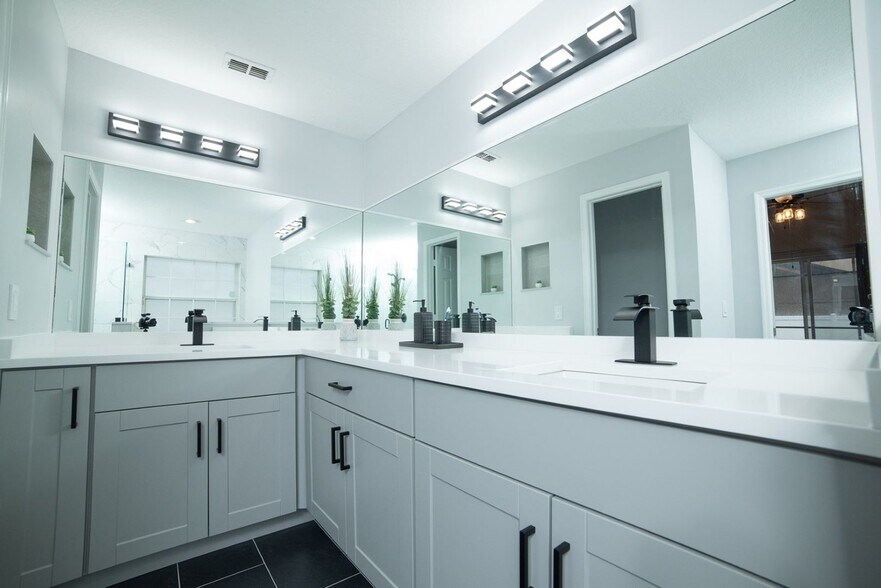 Building Photo - 7900 Canary Palm Ct