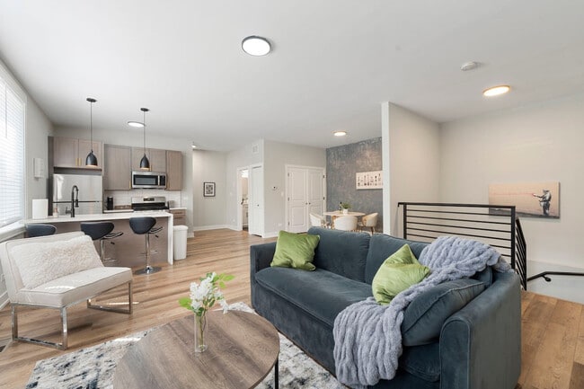 Building Photo - 1900 W 17th St