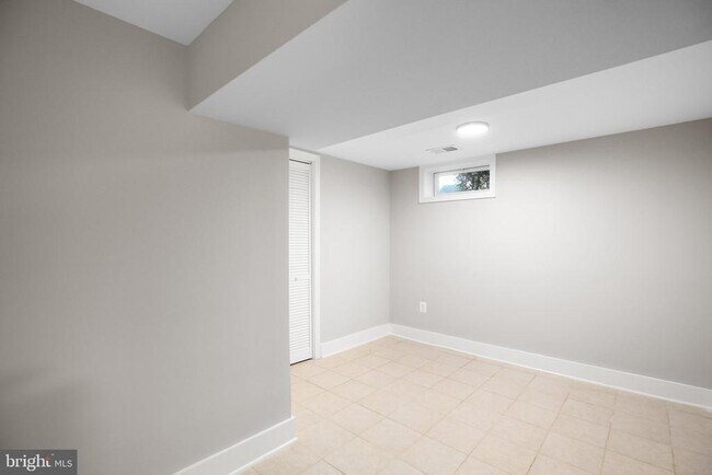 Building Photo - 1213 Stafford Ave