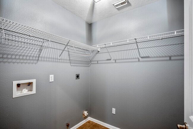 Building Photo - 2923 Goldspring Ln