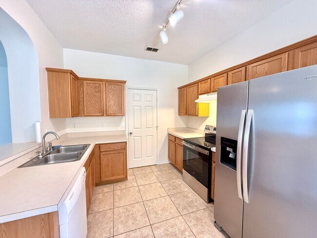 Building Photo - Nice 4/2 Two-Story Home in Seminole County...