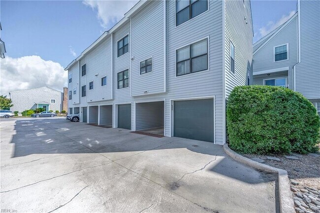 Building Photo - 2304 Bergen Ct
