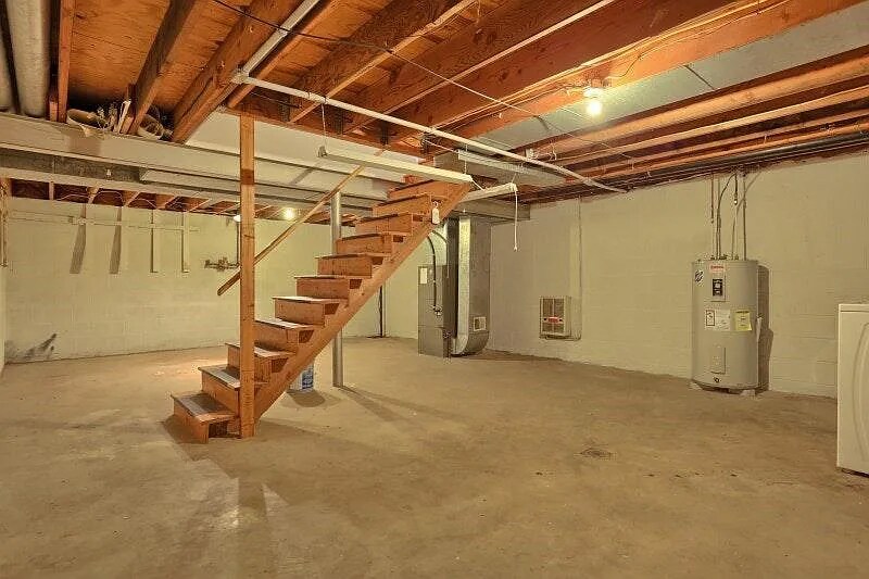 Building Photo - 451 W Main Ave