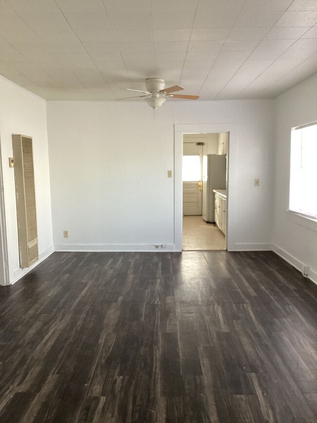 Building Photo - Freshly painted rooms in cute 2 bedroom home on quiet street!  Pets welcome!