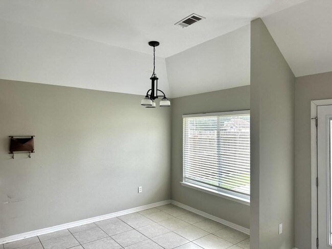 Building Photo - 545 Northshore Ln