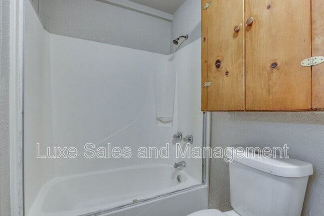 Building Photo - 1005 SW 63rd St
