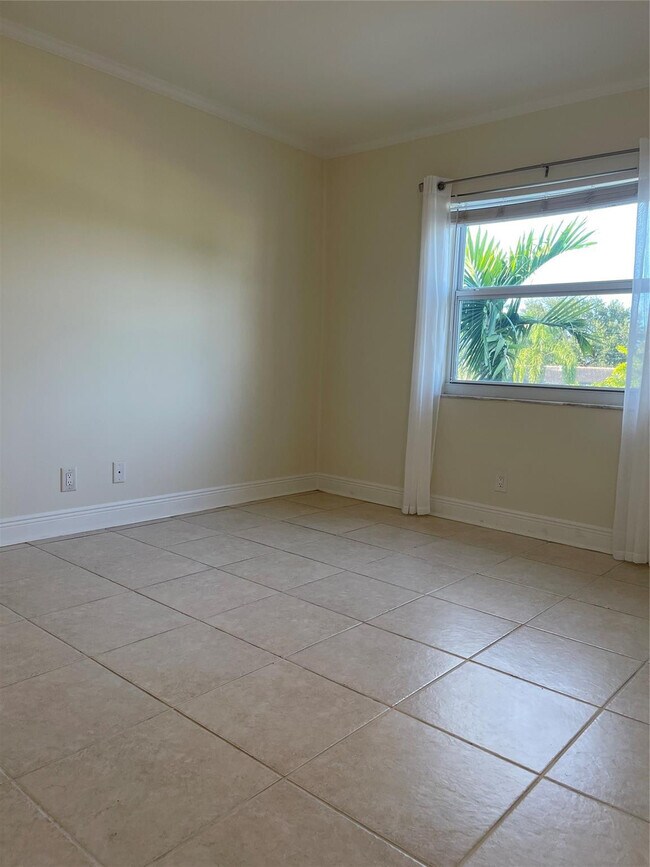 Building Photo - 2901 NE 51st St